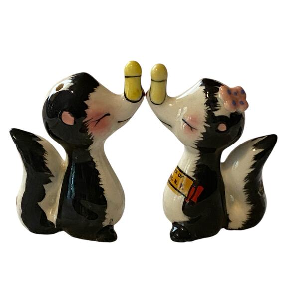 Vintage Norcrest Japan 1950's Skunk Ceramic Salt Pepper Shakers Howe Caverns - Picture 1 of 15